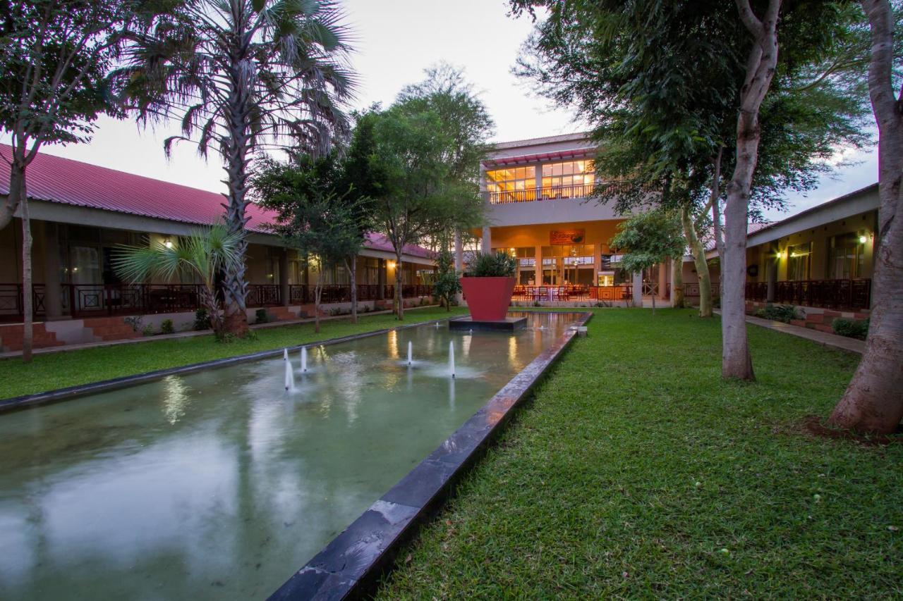 Cityblue Courtyard Hotel & Suites, Ливингстон Экстерьер фото