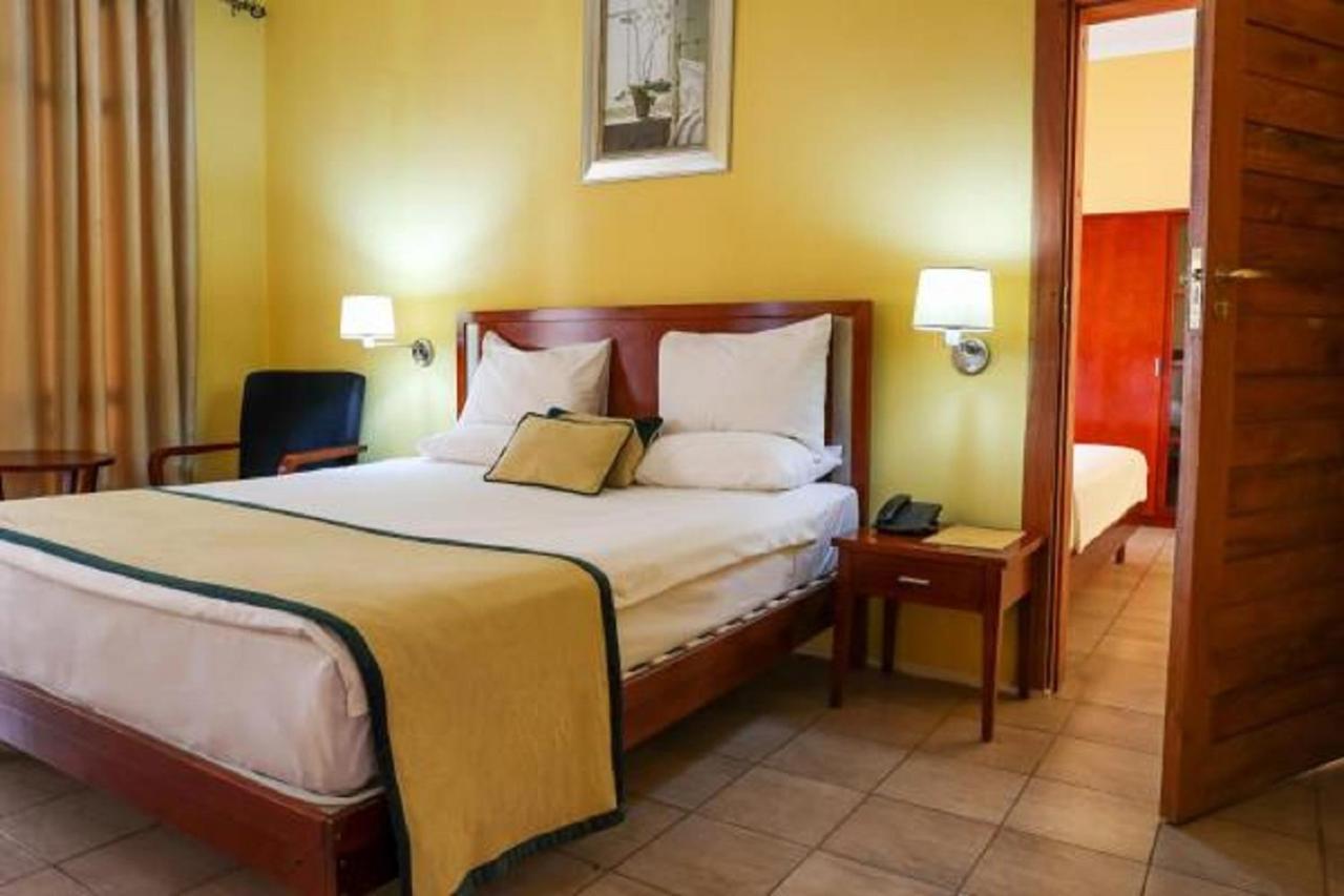 Cityblue Courtyard Hotel & Suites, Ливингстон Экстерьер фото
